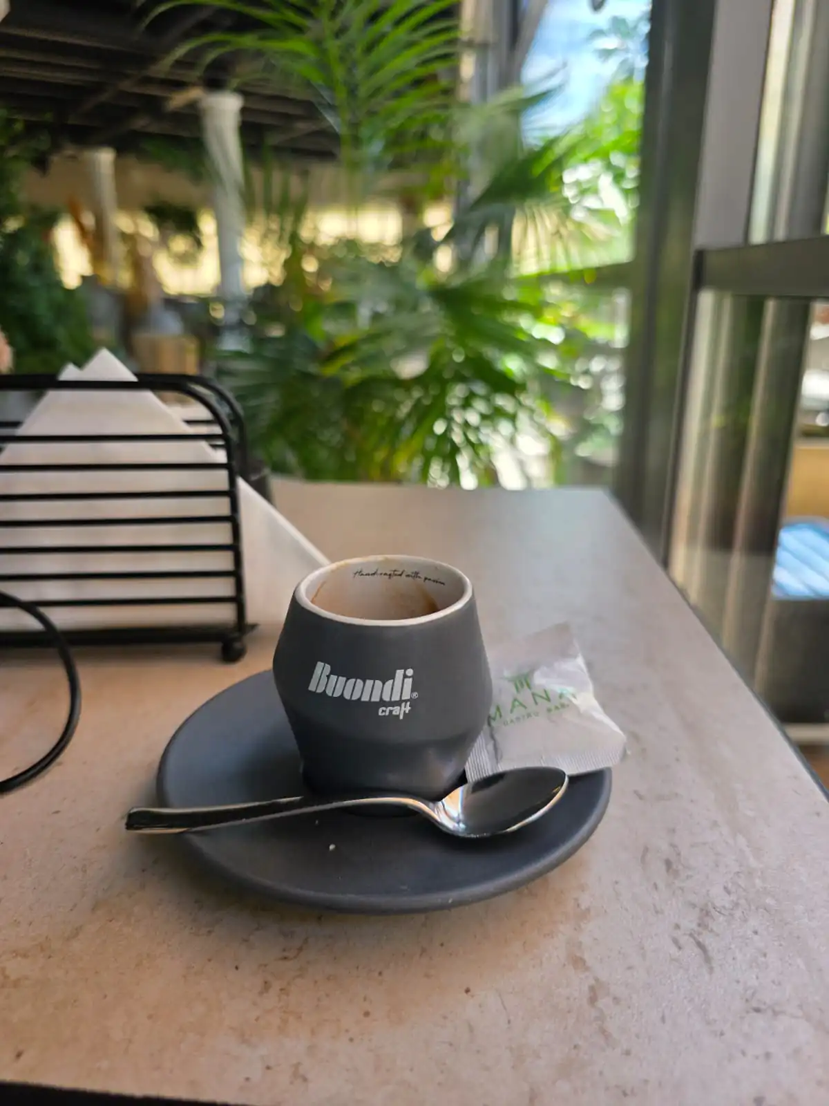 Bar & Restorant shume i qete, i bukur, ku luksi dhe natyra jane nderthurun sebashku . Shume staf ...